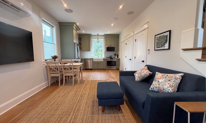 Hill East House | Brand new carriage house in Capitol Hill, steps from Congressional Cemetery