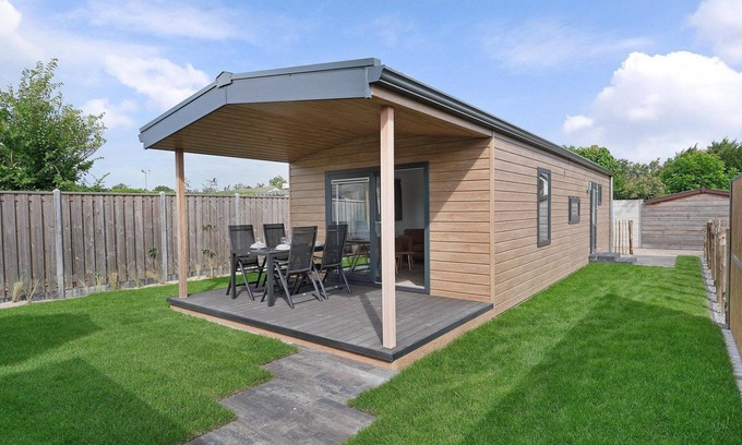 Ouddorp House | Brand new chalet with veranda, lots of comfort and spacious garden.