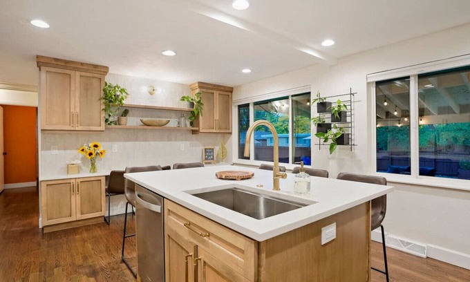 Alta Vista Area Apartment | BRAND NEW CO Classic-Fire Pit/2 Kings/Pet Friendly