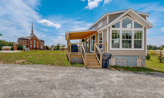 Hendersonville Cottage | Brand-new cottage in great location with grill, firepit, covered deck, streaming