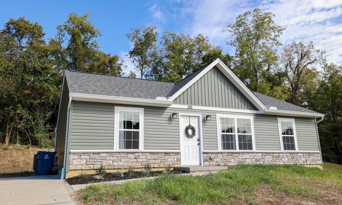 Dry Ridge House | Brand new, cozy cottage - minutes from The Ark