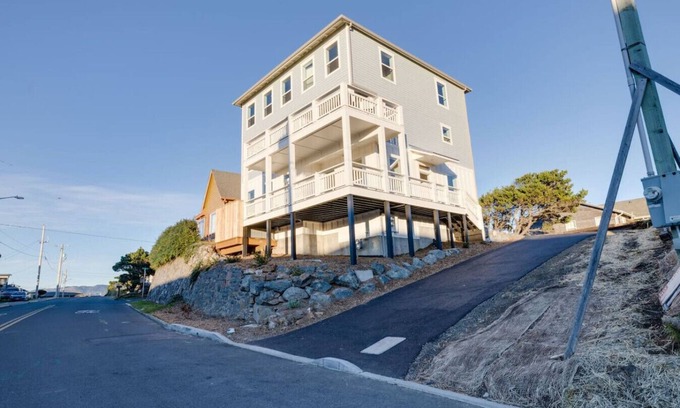 Lincoln City House | Brand New Custom Construction | Ocean Views | Hot Tub | Arcade | Sleeps 20