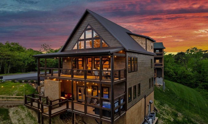Sevierville House | Brand NEW. FALL Discounts-/Hot Tub/Indoor Pool/Fire Pit