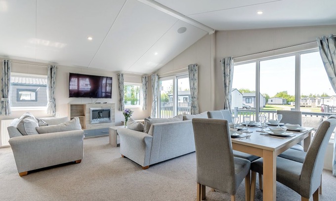 Skegness Ski Chalet | Brand new for 2021. Outstanding, spacious lodge with one double and two twin.