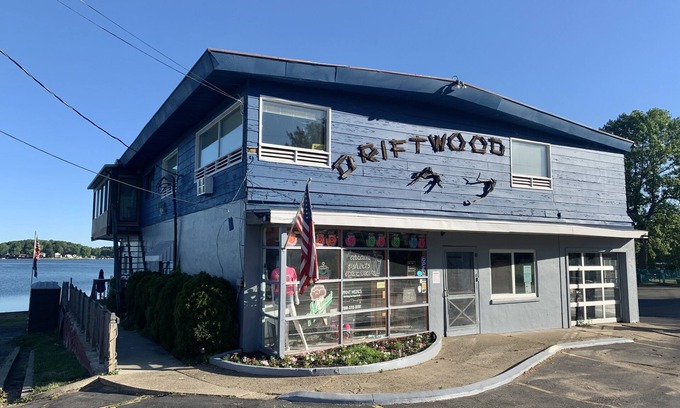 Sister Lakes Apartment | Brand new for 2023: The Sunset Suite at Driftwood! 4 bed, 2 bath, 2500 SQFT