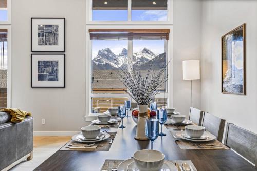 Canmore House | BRAND NEW - Gorgeous Spring Creek Penthouse