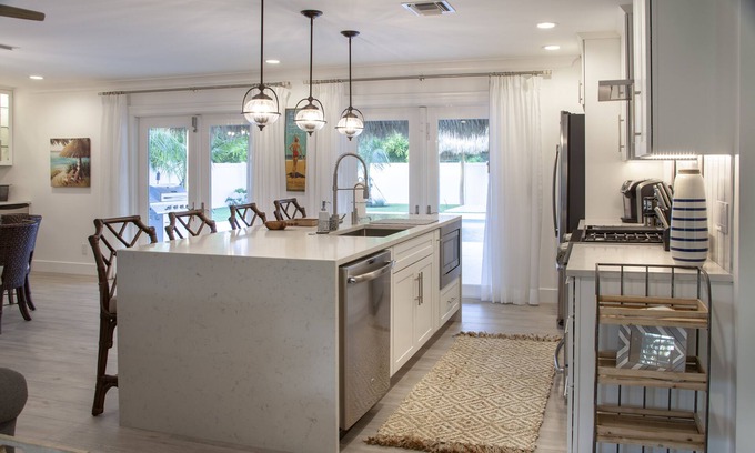 Jupiter House | Brand New, High End, Head to Toe Renovation 3/2 with Pool & Hot tub