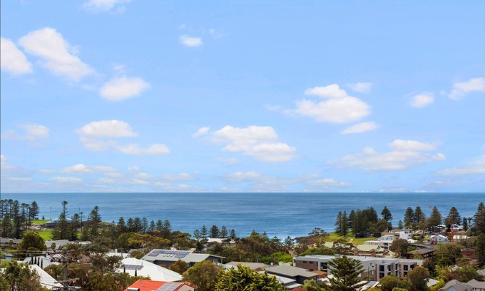 Kiama House | Brand new house, amazing views, walk to the beach!