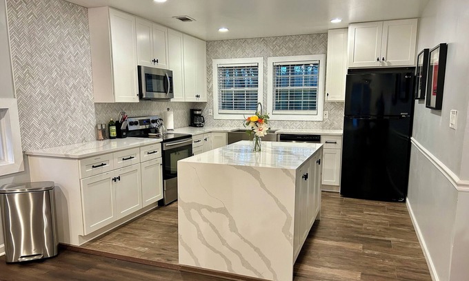 Smyrna House | Brand new kitchen & main bathroom! Highly sought after 4bd,3ba near everything.