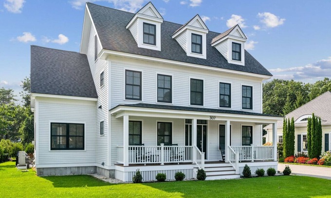 Ogunquit House | BRAND-NEW Luxurious Modern Farmhouse in Downtown Ogunquit!