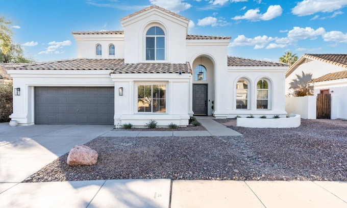 Chandler House | BRAND NEW! LUXURY 6 bedroom/3 bath w heated pool