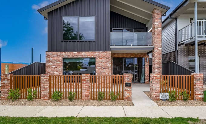Wagga Wagga House | Brand New Luxury Abode on Shaw