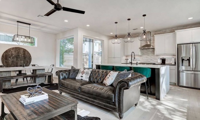 Swede Hill House | Brand New Luxury House Next to Downtown