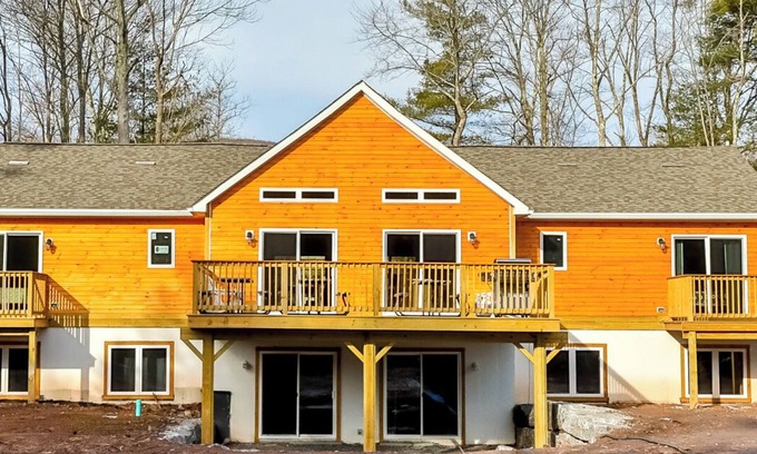 Tannersville House | Brand New Mega Mansion 10BR 6 Bath 6000 Sq Log Home in Hunter