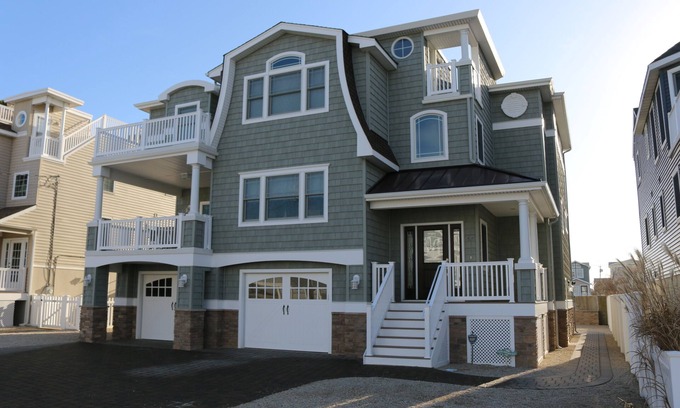 Ship Bottom House | BRAND NEW - Oceanside - 6 BR - Sleeps 15+ - Pool, Hot Tub, Game Room, Elevator