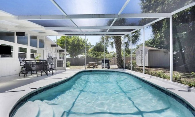 South Sarasota House | Brand new pool home 2 miles to Siesta beach