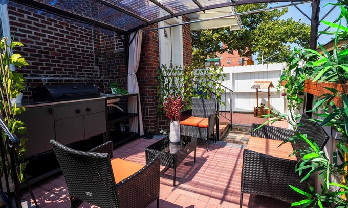 Queens Apartment | Brand New Studio! Stylish w/Laundry! Parking! Main St!