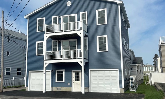 Wells Beach Condo | Brand New Top Unit 4-bed/2Full bath condo with Central AC & WiFi on Atlantic ave