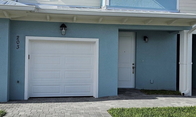 Bonita Springs House | BRAND NEW Townhouse close to Barefoot & Bonita Beach shopping and restaurants!