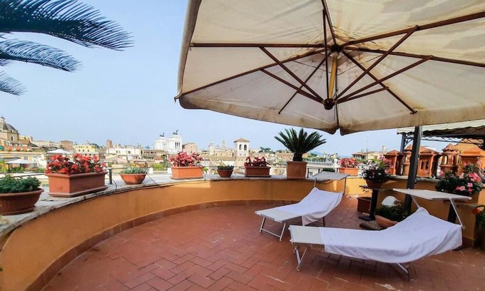 Roman Ghetto Apartment | BrandNew House on the Terrace