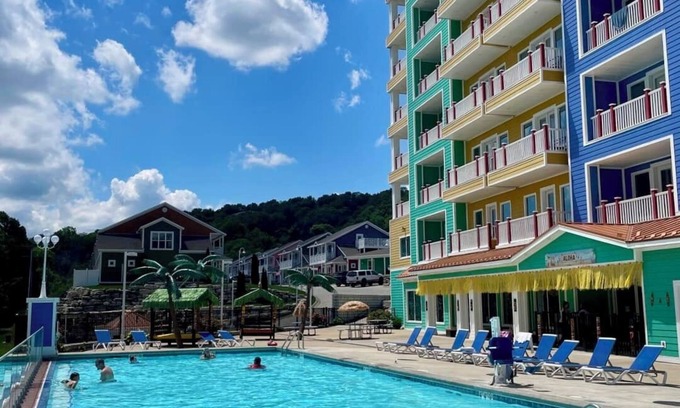 Branson Resort | Branson's Nantucket Resort with beautiful views of Table Rock Lake.