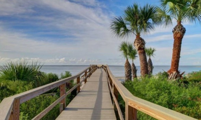 Tybee Island Condo | Brass Rail 319 - Premier Condo on Tybee - 2 Pools & Hot Tub - Perfect Location!