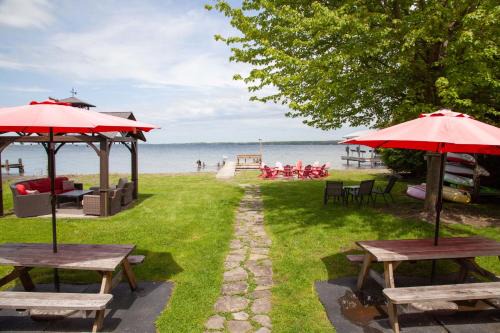 Geneva House | Break Away Hot Tub Lake Access & Game Rooms