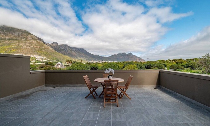 Hout Bay Apartment | Breakers Apartment Near Hout Bay Harbour