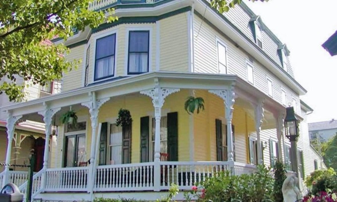 Cape May House | Breakers Cape May - Charming beach block Victorian home