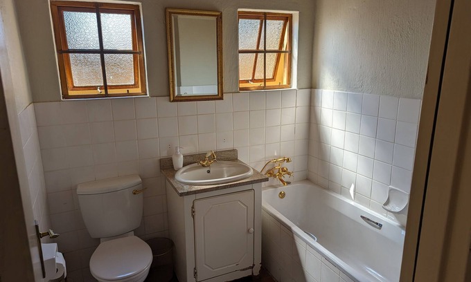 Cathkin Park Cottage | Breathe the mountain air in front of Cathkin Peak!