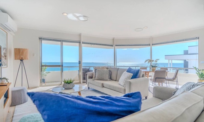 Cottesloe House | Breathtaking Beachside Sunsets