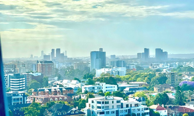 Burwood Apartment | Breathtaking City & Sky Views