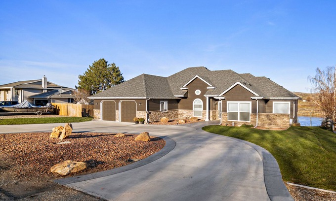 Marsing House | Breathtaking Getaway on the Snake River in the Sunnyslope Wine Region!