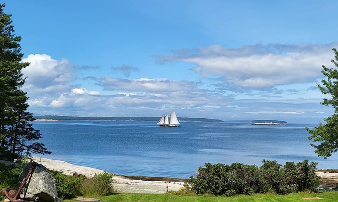 Spruce Head Cottage | Breathtaking Oceanfront Private Cottage