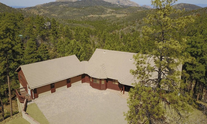 Highland Pines House | Breathtaking Treetop 5600 Square Foot Mountainside Lodge
