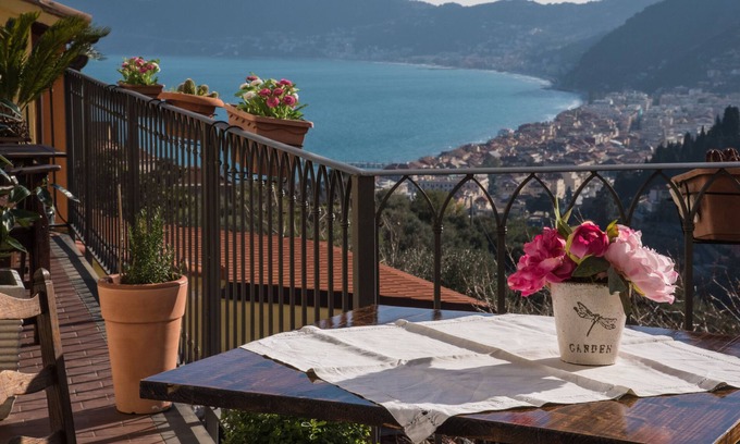 Alassio Apartment | Breathtaking view apartment with terrace 8 beds