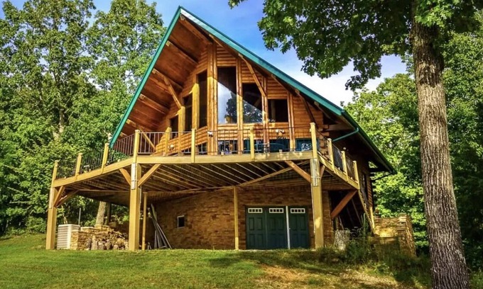 Pelham Cabin | Breathtaking View of Pelham!