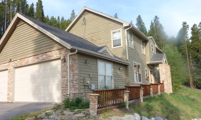 Breckenridge Heights House | Breckenridge Retreat, quiet, pet friendly, beautiful views, gourmet kitchen