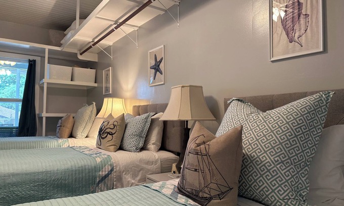 Bacliff House | Breezy Bayshore Bunkhousen