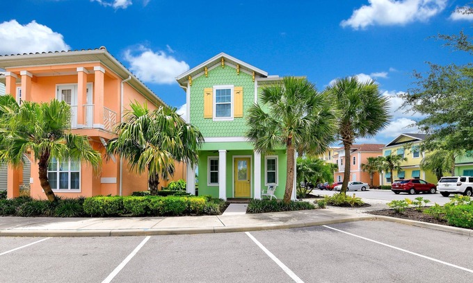West Kissimmee Cottage | Breezy Green Cottage with Private Hot Tub near Disney with Margaritaville.
