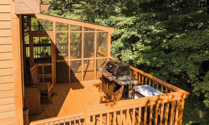 Mount Marion House | Breezy Hill: Private Cedar Cabin Oasis