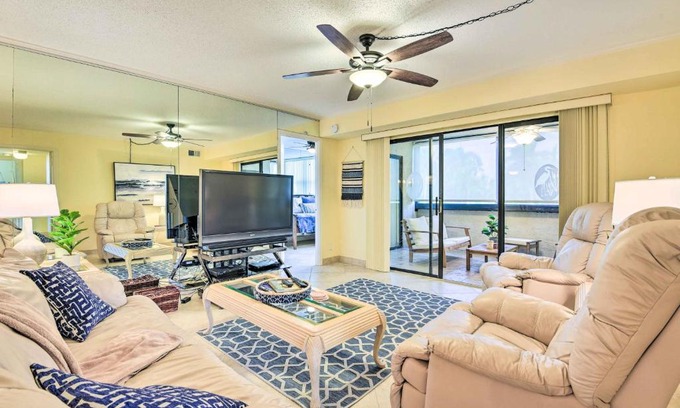 Siesta Key Apartment | Breezy Siesta Key Condo with Bay Views and Pool!