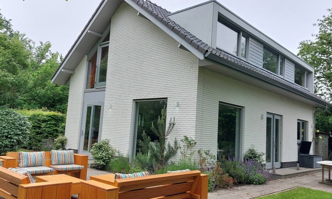 Renesse Villa | Bremweg 22 luxury family vacation in spacious detached villa
