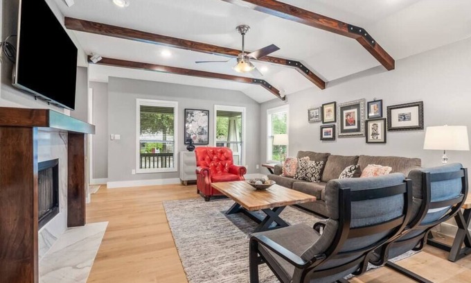 Brentwood House | Brentwood Bungalow, 3 BR, Bustling Central Austin