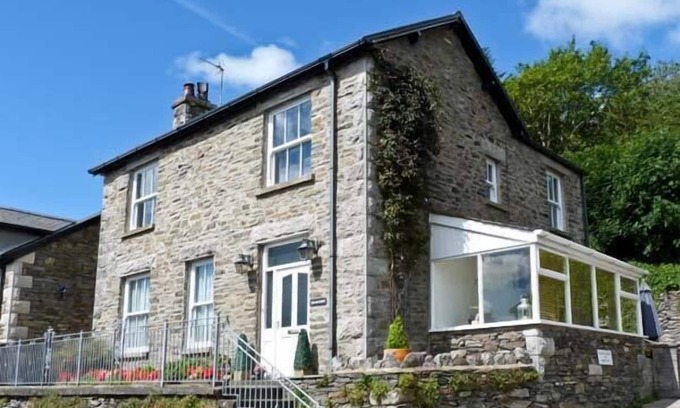 Lindale Cottage | BRIARCLIFFE COTTAGE, family friendly, with open fire in Lindale