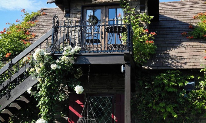 Templeton House | Briarwood Cottage & Apartment is a charming English-inspired storybook cottage!