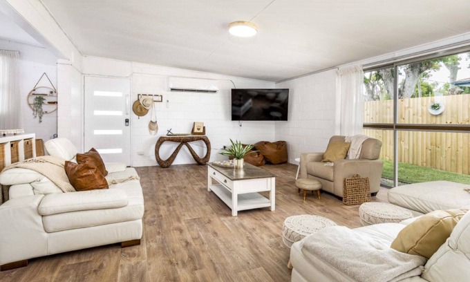 Bongaree House | Bribie Boho - 250m to the Waterfront (Pet Friendly)