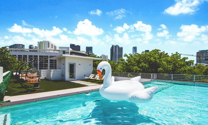 The Roads House | Brickell Luxury Miami Home, Rooftop Pool, Grill, City Views & Mins to Beaches