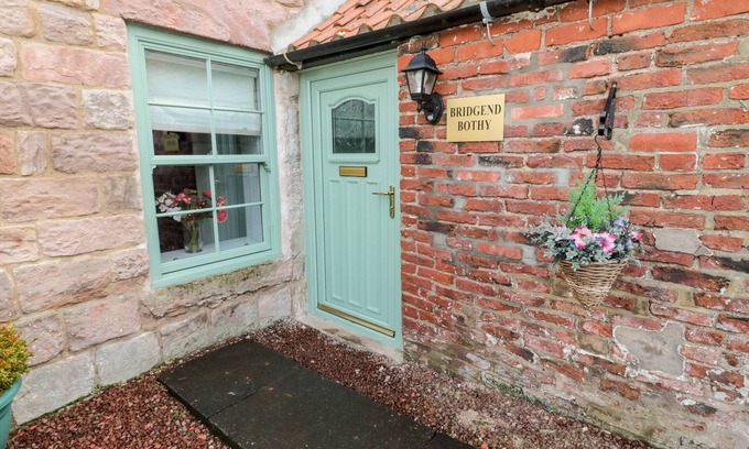 Wooler Cottage | BRIDGE END BOTHY, pet friendly, character holiday cottage in Wooler