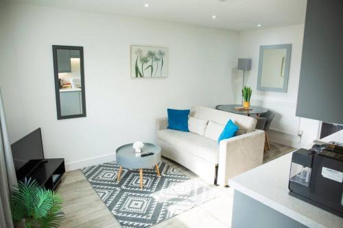 Shottery Apartment | Bridge House Apartments - Free Parking